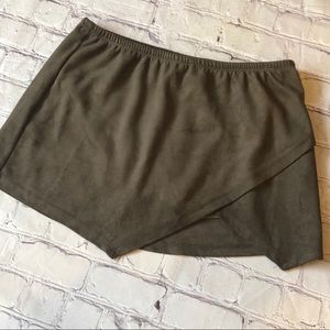 Cason Couture Faux Suede Mini Skirt/Skort Medium